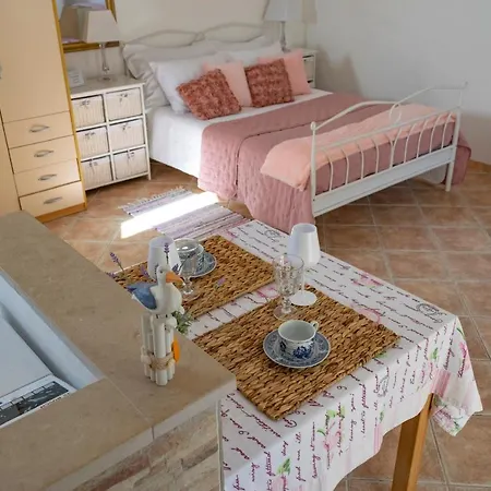 Julia Daire Milna (Brac)